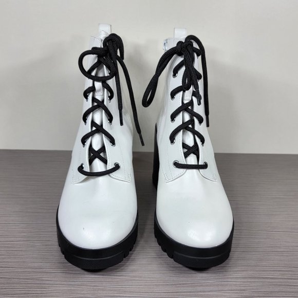 BP. Masson Bootie, White Faux Leather Womens Sz 8 - Picture 2 of 10